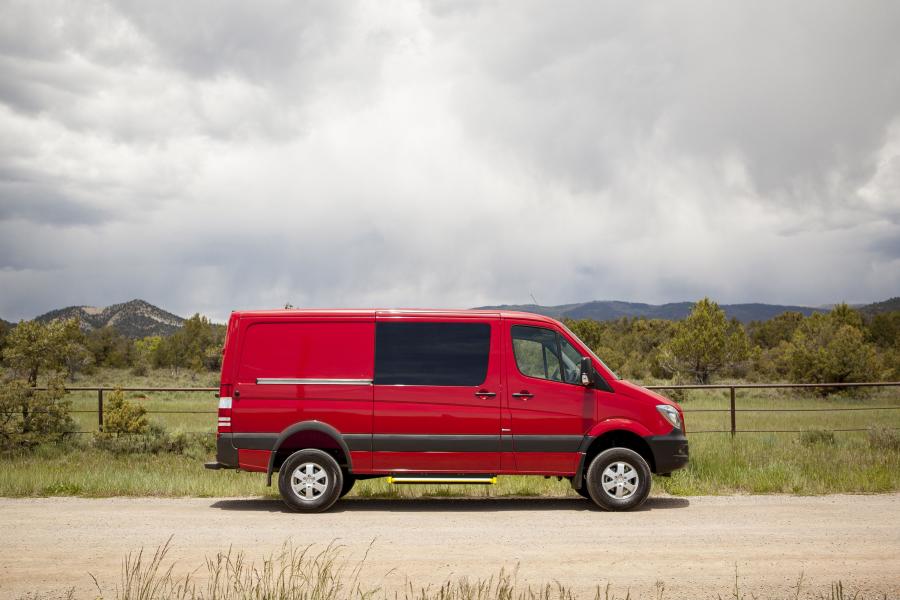  Mercedes-Benz Sprinter Crew Van 4x4 2015 года  (US) (фото 3 из 4)